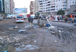 Troep en vuilnis, een veel voorkomend straatbeeld in Albani&euml;