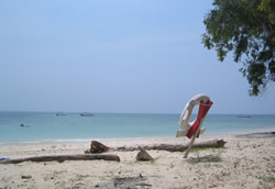 E&eacute;n van de eilandjes van het Tunku Abdul Rahman National Park