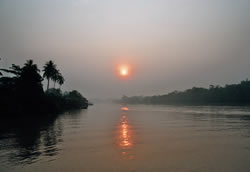 Zonsopgang over de Sungai Kinabatangan